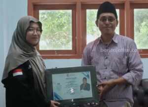 Personel LPM Harokah IAI Al-Khairat Pamekasan Dibekali Wawasan Jurnalistik Dasar Foto Berita Jatim