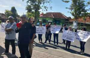 Cara Jurnalis Pamekasan Tolak RUU Penyiaran, Tuntut DPRD Sampaikan ke Pusat Foto Berita Jatim