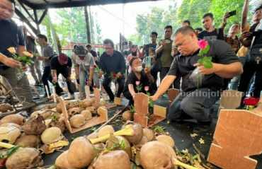 Peringati 26 Tahun Reformasi, Aktivis 98 Gelar Instalasi Napak Tilas Pelanggaran HAM Sejumlah aktivis 98 menggelar aksi instalasi peringatan 26 tahun Reformasi
