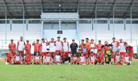Deltras FC Sidoarjo saat bermain di Bekasi. (Way)