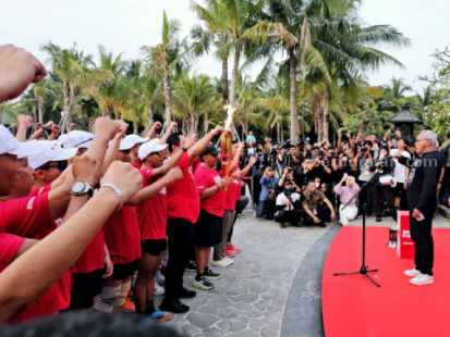 Berpuisi di Rakernas PDIP, Komarudin: Jangan Jadi Pengecut, Apalagi Pengkhianat