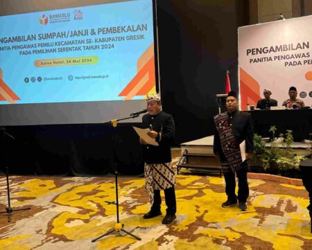 54 Anggota Panwascam Pilkada Gresik 2024 Dilantik