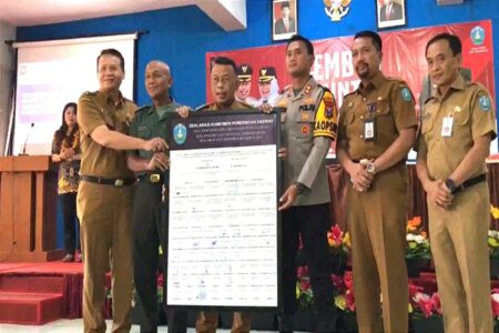 Ini Upaya Bupati Sugiri Sancoko Tekan Stunting di Ponorogo Deklarasi komitmen bersama Pemkab Ponorogo dalam pencegahan stunting dengan berbagai pihak. (Foto/Endra Dwiono/Beritajatim.com)
