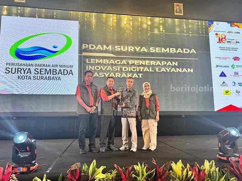 PDAM Surya Sembada Surabaya Raih Penghargaan Inovasi Digital Beritajatim Award Foto Berita Jatim
