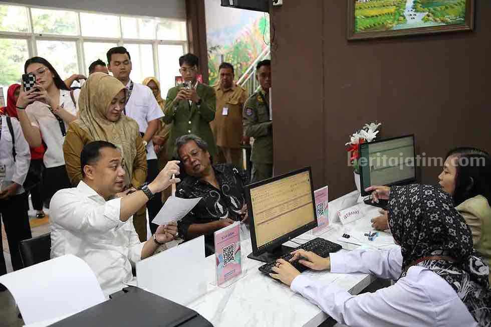 ‘Ngantor’ di Kelurahan Bubutan Surabaya, Eri Cahyadi Ungkap Sejumlah Temuan Foto Berita Jatim