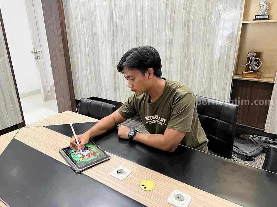 Reza Alfian Maulana, Seniman Surabaya yang Tarik Perhatian Real Madrid dan Manchester United Foto Berita Jatim