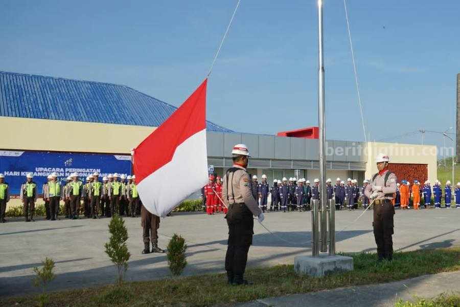 Upacara peringatan Hari Kebangkitan Nasional di Lapangan Gas Jambaran Tiung Biru.