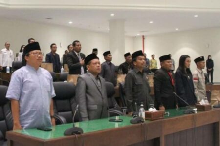 Nafik Sahal baris pertama nomor dua dari kiri/ist.