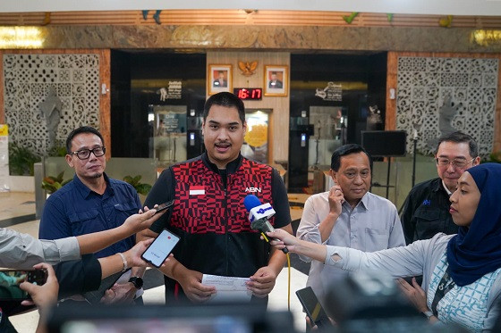 Menteri Pemuda dan Olahraga (Menpora) Dito Ariotedjo menerima kunjungan Ketua Umum PBVSI Imam Sudjarwo di kantor Kemenpora, Jakarta, Selasa (21/5/2024). Foto: Kemenpora