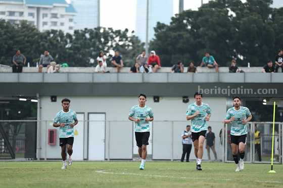 Sejumlah penggawa Timnas Indonesia ketika melakoni latihan di Lapangan ABC, Senayan, Jakarta pada Selasa (28/5/2024) petang. Foto: PSSI