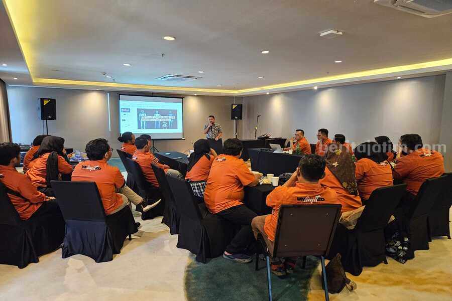 Crew beritajatim.com Antusias Persiapkan Acara Resepsi HUT ke-18 Foto Berita Jatim