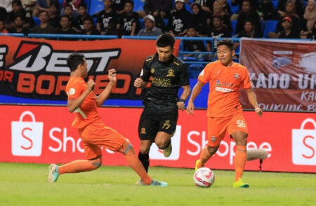 Panpel Borneo FC: Tak Ada Insiden saat Madura United Kembali Ke Hotel Malik Risaldi menjadi pahlawan ketika Madura United mengalahkan Borneo FC dengan skor 3-2 pada Minggu (19/5/2024) malam. Foto: Madura United