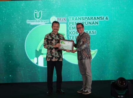 Bank Jatim Raih Penghargaan Transparansi dan Penurunan Emisi Karbon Terbaik 2024 Bank Jatim Raih Penghargaan Transparansi dan Penurunan Emisi Karbon Terbaik 2024