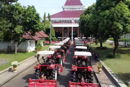 Puluhan Alat dan Mesin Pertanian (Alsintan) dari Kementerian Pertanian RI untuk Pemkab Tuban dan disalurkan ke petani.