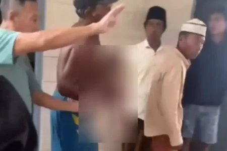 Balita di Bangkalan Meninggal Diduga Terpeleset Tangkis Laut foto beritajatim