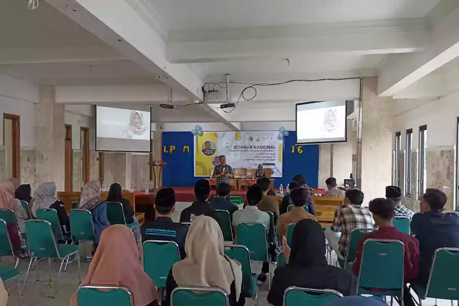 Editor Senior Beritajatim.com Beri Seminar Nasional di UIT Lirboyo Soal AI Foto Berita Jatim