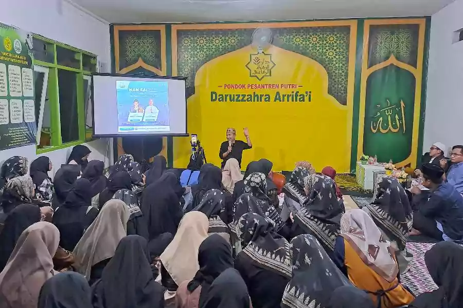 Bakal Calon Wakil Wali Kota Malang, Fairouz Huda di Pondok Pesantren Daruzzahra Arrifa'i.