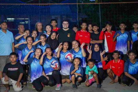 Menginap di Rumah Warga, Bupati Kediri Janjikan Akan Benahi Lapangan Bola Voli