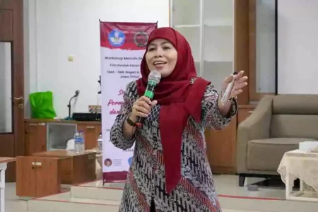 Dwi Astutik Sebut Menuju Indonesia Emas 2045 Ada Tantangan Besar, Apa Itu? Dewan Pakar Muslimat NU Jawa Timur, Dwi Astutik