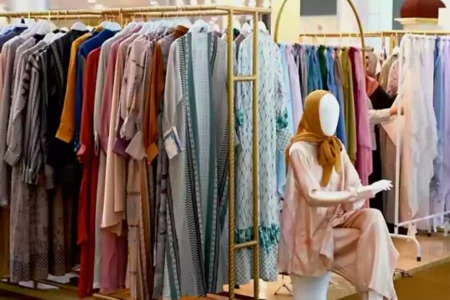 Tips Memilih Gamis Berdasarkan Bentuk Tubuh Agar Terlihat Stylist dan Awet Muda Ilustrasi gamis yang disesuaikan dengan bentuk tubuh.