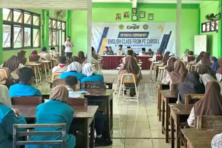Ratusan Siswa SMK Asal Gresik Mengikuti Pelatihan Bahasa Inggris Ratusan Siswa SMK Asal Gresik Mengikuti Pelatihan Bahasa Inggris