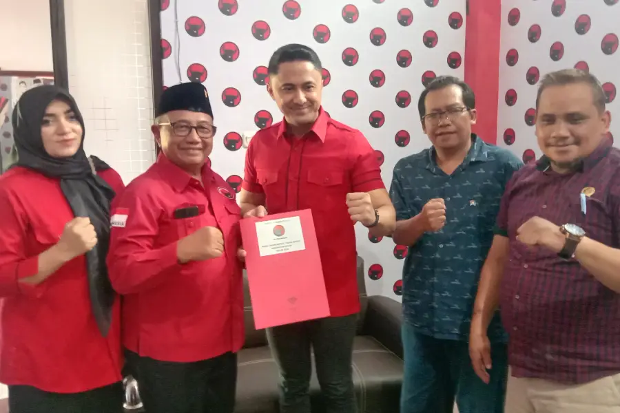 Tak Hanya Blitar, Hengky Kurniawan Juga Maju di Bandung Barat Foto Berita Jatim