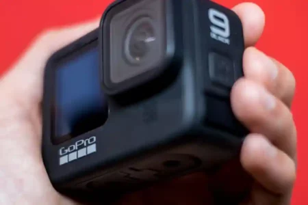 Go Pro, salah satu produk action cam terbaik yang kerap digunakan termasuk di Indonesia (foto: Cyrus Crossan, insplash)