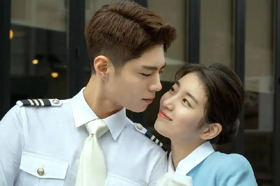 Park Bo Gum dan Suzy Bae dalam sesi foto film terbaru mereka, Wonderland (foto: instagram @baesuzyperu)