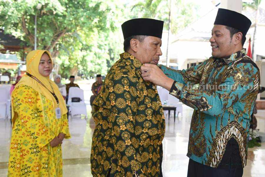 Pemberangkatan perdana sebanyak 221 jamaah haji yang tergabung dalam kloter 60 asal Sidoarjo dilakukan Plt. Bupati Sidoarjo H. Subandi di pendopo Delta Wibawa, Minggu, (26/5/2024).
