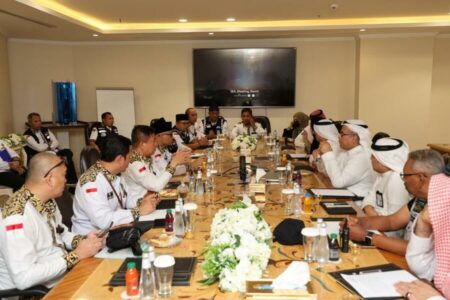 Petugas Penyelenggara Ibadah Haji (PPIH) di Arab Saudi menggelar pertemuan dengan pihak Masyariq. Ada banyak agenda yang dibicarakan, termasuk tentang smart card, murur, Armuzna, dan makanan. [Foto: Kemenag.go.id]