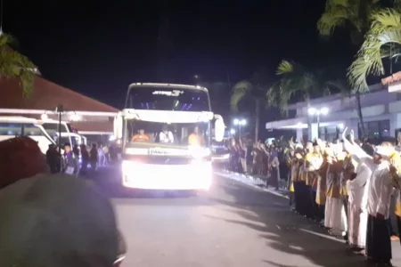 CJH Lumajang Kloter 47 dan 48 Berangkat dengan 19 Bus foto beritajatim