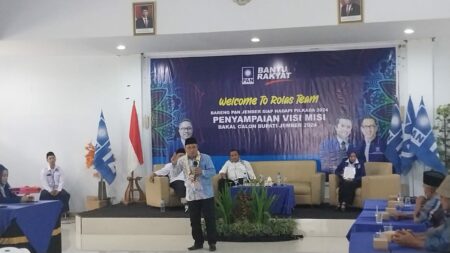 Mantan Kadispendik Jember Janjikan Bantuan untuk Pesantren Jika Jadi Bupati