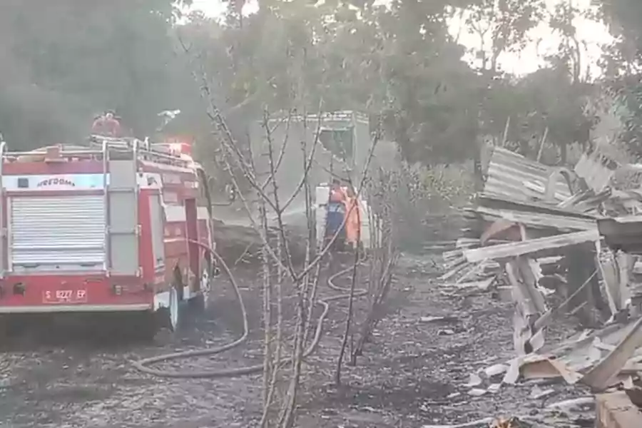 Kandang ayam di Dusun Dorogayung, Desa Bejagung, Kecamatan Semanding, Kabupaten Tuban yang terbakar.