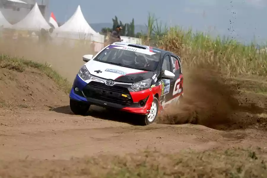 Tim balap Kartika Sari Motorsport saat tampil di Kejurnas Sprint Rally Seri 2 2024 di Yogyakarta. (Dok. Kartika Sari Motorsport)