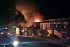 Toko Servis Elektronik di Pamekasan Ludes Terbakar Foto Berita Jatim