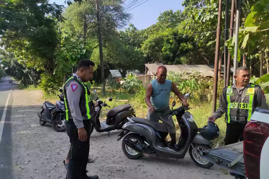Kecelakaan lalu lintas di jalan Tuban-Bancar Km 15-16.