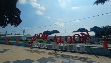 Lapak Blitar Jadoel yang ada di alun-alun Kota Blitar, Rabu (29/05/24). Foto/Winanto