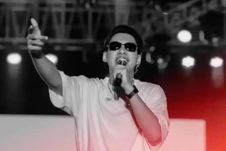 Lirik dan Terjemahan Lagu Nganggur – Masdddho yang Lagi Trending Potret Masdddho, penyanyi asal Jawa Timur yang bawakan lagu berjudul Nganggur. (Instagram/masddddho)