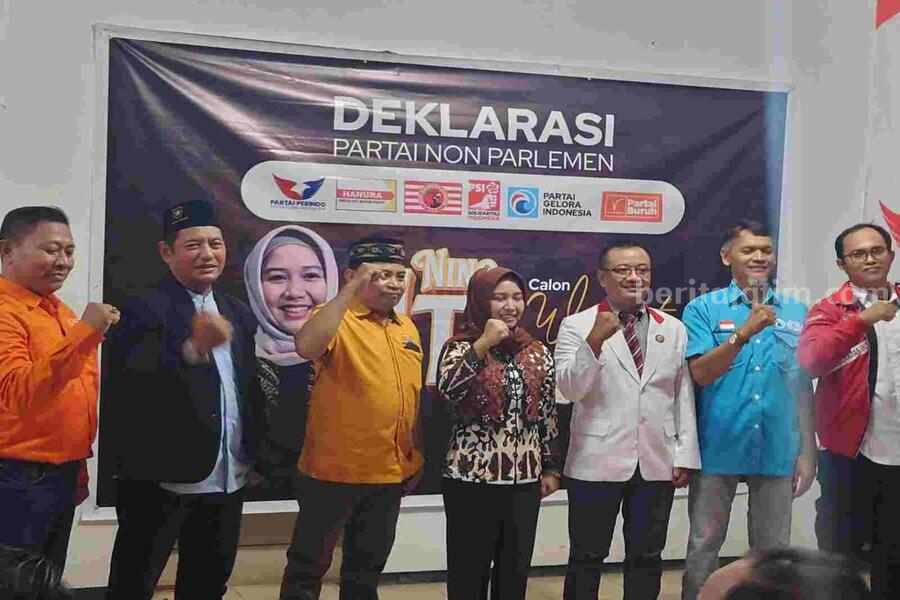 Deklarasi tujuh partai non parlemen untuk Petahana Wali Kota Mojokerto, Ning Ita di Kantor DPD Partai Perindo Kota Mojokerto Jalan Taman Siswa, Kelurahan Purwotengah, Kecamatan Kranggan, Kota Mojokerto. [Foto : ist]