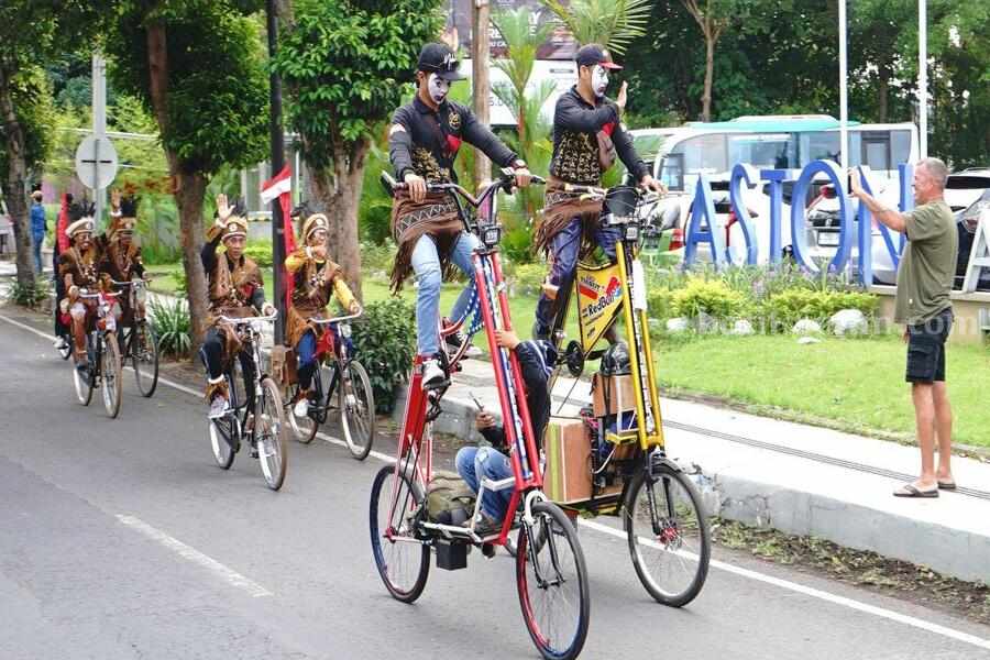 Saat Ribuan Pecinta Sepeda Ramaikan Festival Onthel Nusantara di Banyuwangi Pecinta Sepeda Ramaikan Festival Onthel Nusantara di Banyuwangi