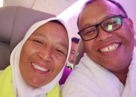 Cerita Pasutri Naik Haji, Istri Wafat Saat Tiba di Jeddah foto beritajatim