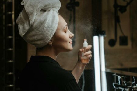 Rekomendasi setting spray terbaik dan murah (Cottonbro/pexels.com0