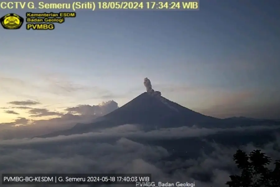 Gunung Semeru Semburkan Awan Panas Sejauh 3 Km Foto Berita Jatim