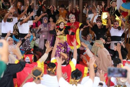 Karya Specta dalam rangka memperingati Hari Kartini oleh Dharma Wanita Persatuan (DWP) Kabupaten Tuban.