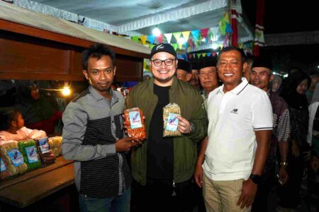 Sapa Pedagang di Acara Pencak Dor, Bupati Kediri Fasilitasi Perizinan Pelaku UMKM