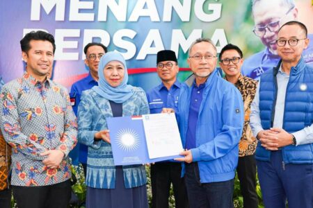 PAN Resmi Serahkan SK Rekom untuk Khofifah-Emil foto