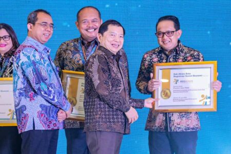 Pj Gubernur Jatim Hadiri Peluncuran Data Regsosek Bappenas, Apa Itu Data Regsosek?
