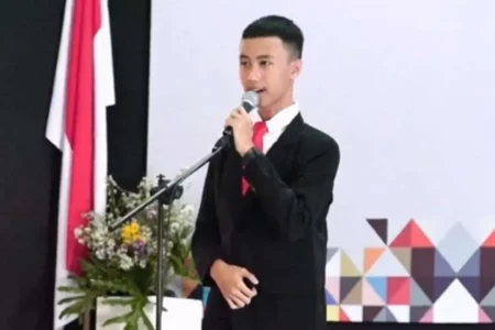 Abiyasa Ari Hanggoro, siswa SMP Negeri 3 Magetan saat memberikan sambutan pada Pelepasan Siswa Kelas IX Tahun Pelajaran 2023/2024.