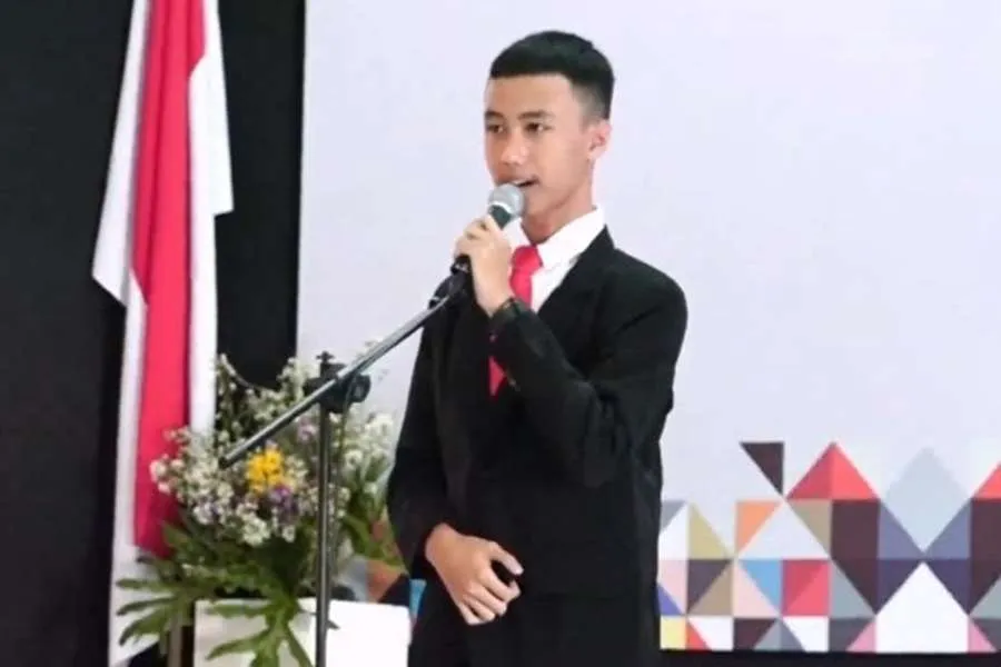 Abiyasa Ari Hanggoro, siswa SMP Negeri 3 Magetan saat memberikan sambutan pada Pelepasan Siswa Kelas IX Tahun Pelajaran 2023/2024.