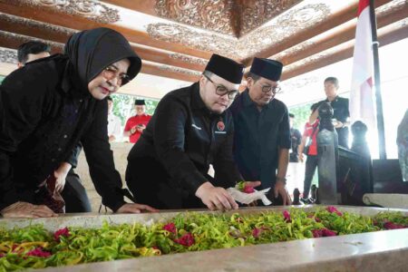 Ziarah ke Makam Bung Karno, Bupati Kediri: Kita Teruskan Api Perjuangan Beliau